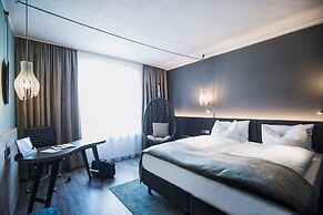 elaya frankfurt oberursel, Trademark Collection
