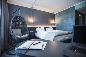 elaya frankfurt oberursel, Trademark Collection