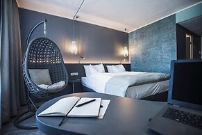 elaya frankfurt oberursel, Trademark Collection