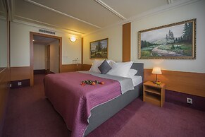 TOP HOTEL Praha & Conference Centre