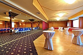 TOP HOTEL Praha & Conference Centre