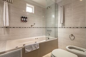 Up Viamonte Hotel
