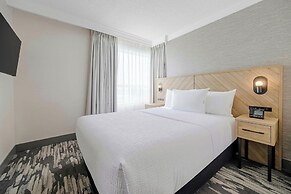 Sandman Signature Mississauga Hotel