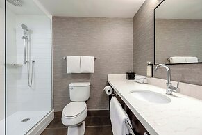 Sandman Signature Mississauga Hotel