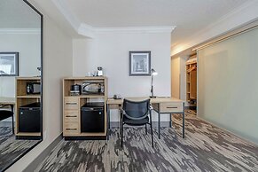 Sandman Signature Mississauga Hotel