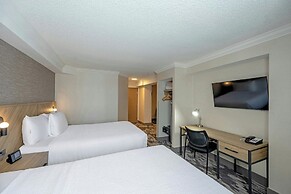 Sandman Signature Mississauga Hotel