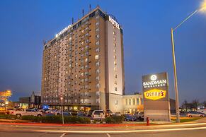 Sandman Signature Mississauga Hotel