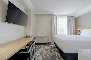 Sandman Signature Mississauga Hotel