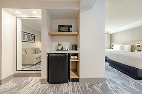 Sandman Signature Mississauga Hotel