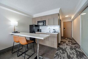 Sandman Signature Mississauga Hotel