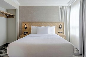 Sandman Signature Mississauga Hotel