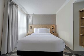 Sandman Signature Mississauga Hotel