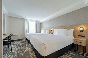 Sandman Signature Mississauga Hotel