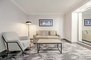 Sandman Signature Mississauga Hotel