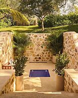 Coral Sands Inn & Cottages