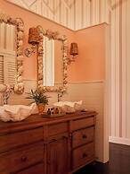 Coral Sands Inn & Cottages