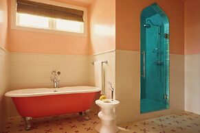 Coral Sands Inn & Cottages
