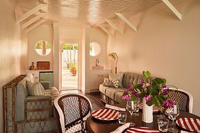 Coral Sands Inn & Cottages
