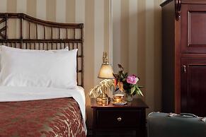 Hadley's Orient Hotel