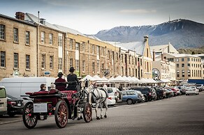 Hadley's Orient Hotel