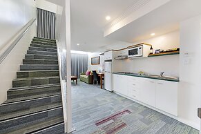 Burnett Riverside Hotel