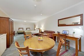 Burnett Riverside Hotel