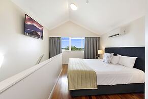 Burnett Riverside Hotel