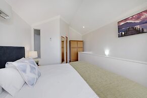 Burnett Riverside Hotel