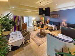 Pullman Reef Hotel Casino