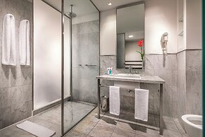Broadway Hotel & Suites