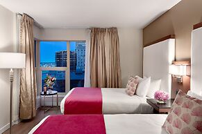Auberge Vancouver Hotel