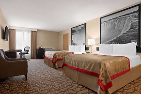 Ramada by Wyndham Niagara Falls Near the Falls