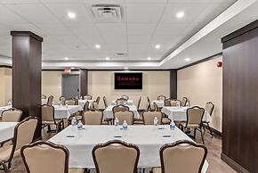 Ramada by Wyndham Niagara Falls Near the Falls