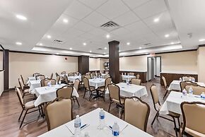 Ramada by Wyndham Niagara Falls Near the Falls