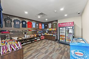 Ramada by Wyndham Niagara Falls Near the Falls