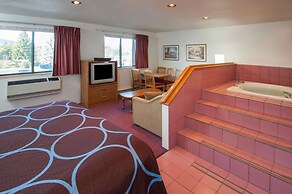 Super 8 by Wyndham Salmon Arm