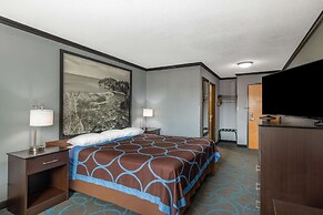 Super 8 by Wyndham Duluth