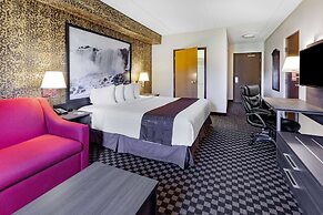 Super 8 by Wyndham Ambassador Bridge Windsor ON