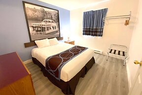 Super 8 by Wyndham Sicamous