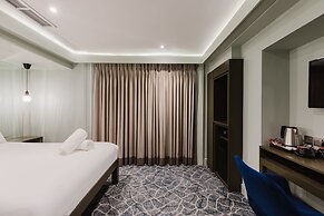 The Lancaster Hotel