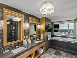 Hilton Niagara Falls/Fallsview Hotel & Suites