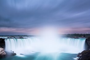Hilton Niagara Falls/Fallsview Hotel & Suites
