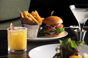 Hilton Niagara Falls/Fallsview Hotel & Suites