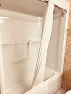 Lexington Inn & Suites Windsor