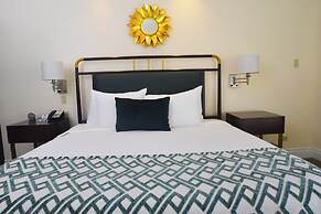 The Courtleigh Hotel and Suites
