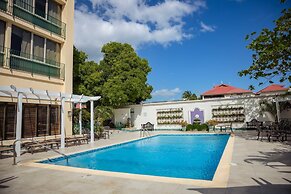 The Courtleigh Hotel and Suites