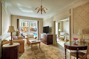 Four Seasons Hotel Cairo at First Residence