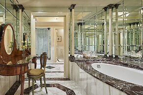 Four Seasons Hotel Cairo at First Residence