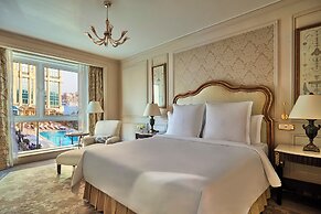 Four Seasons Hotel Cairo at First Residence
