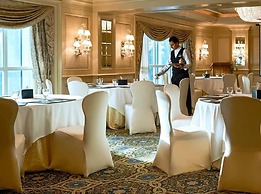 Four Seasons Hotel Cairo at First Residence